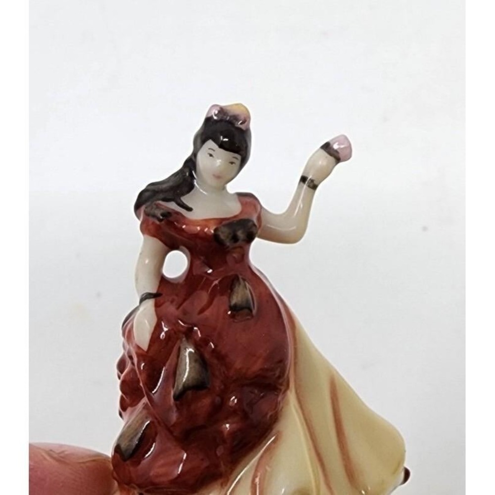 Royal Doulton Tiny Pretty Ladies BELLE 1996/ 2002 RD, Miniature Figurine 2"